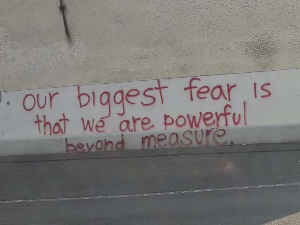 Kdo ali kaj usmerja moj&nbsp;pogled?